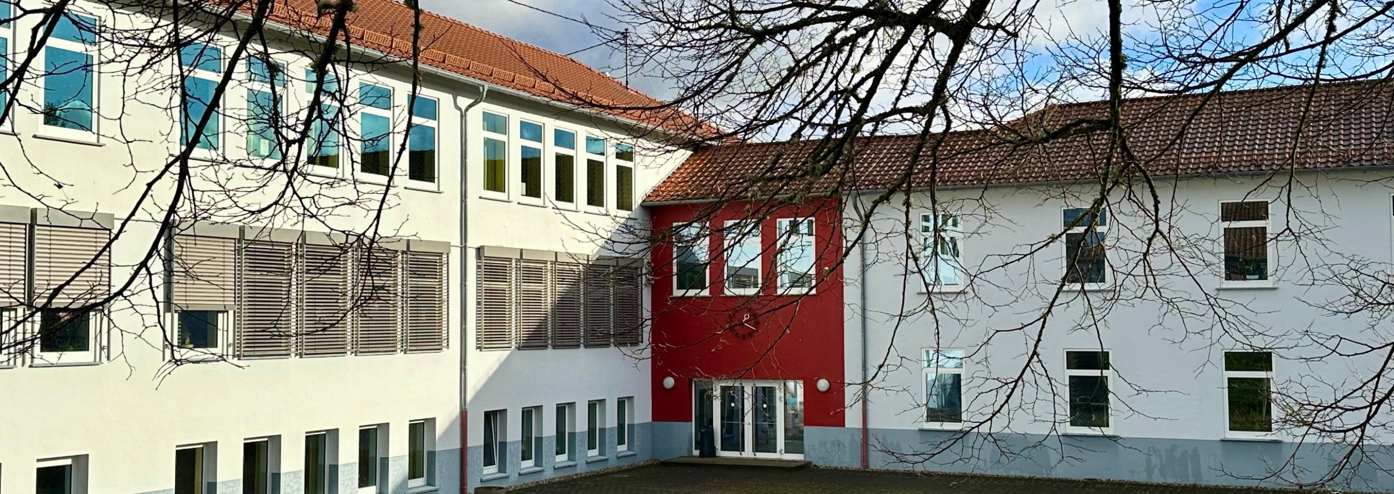 Schulhof 01/2025